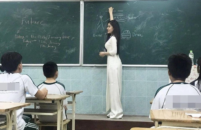 Gái xinh giảng bài cho các con